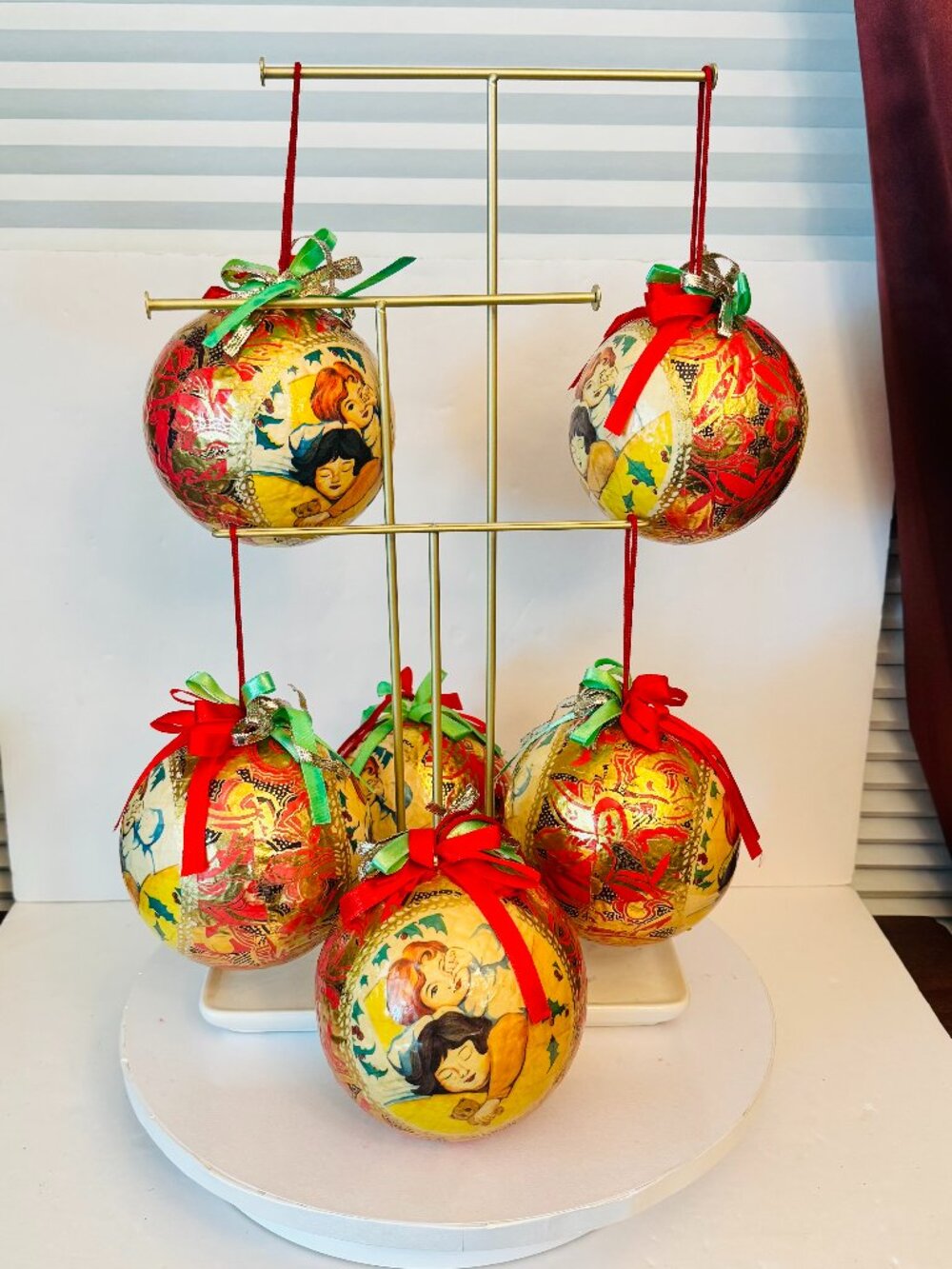 Heirloom Large Victorian Style X-mas Tree 5" Decoupage Ornament Set 7 Round READ